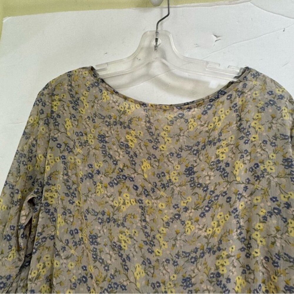 Uniqlo NEW Floral Lightweight Semi Sheer Bell Sleeve Flowy Blouse Top Peplum L - Picture 3 of 16